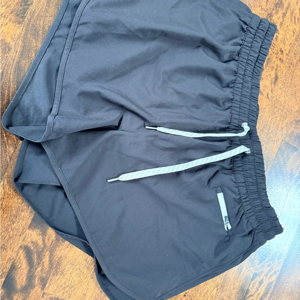 Vuori Black Women's 4 in Clementine  Shorts